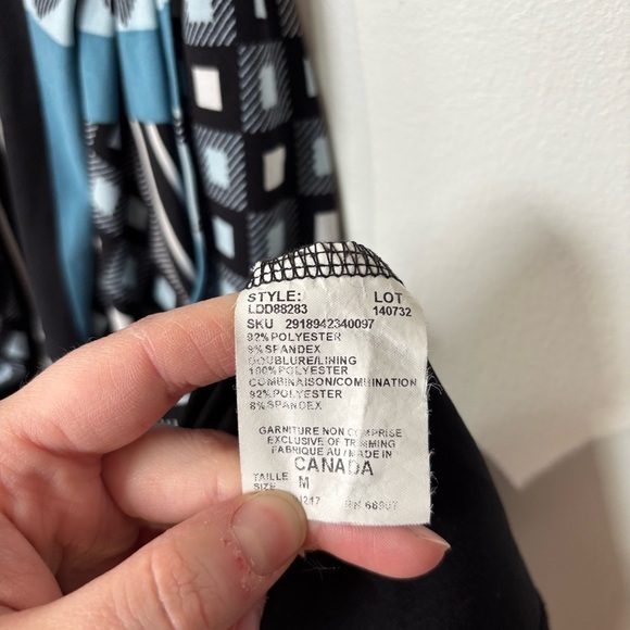 🎉4/30$🎉 Le Château Geometric Print Wrap Dress - Size M - Picture 5 of 6